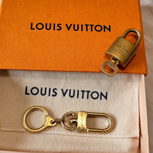 LOUIS VUITTON Chain Extendor & Lock and Key - Picture 1 of 8